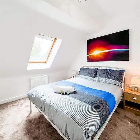 Huge House - Free Parking - 4 Bed 3 Bathroom - * Leeds (West Yorkshire)