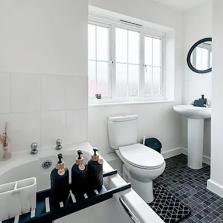 Apartment Huge House - Free Parking - 4 Bed 3 Bathroom - Leeds (West Yorkshire)